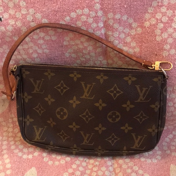 louis vuitton wristlet clutch